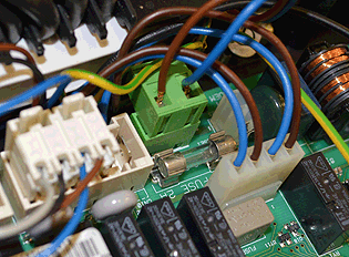 ar clas he 24.pcb mains con in.gif